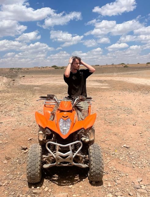 Côme Ferrand en quad dans le désert